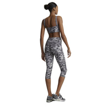 
                        
                          Load image into Gallery viewer, Varley Lets Go Crop 18 Concrete Leaf Wmns Leggings
                        
                       - 2