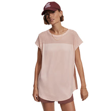 
                        
                          Load image into Gallery viewer, Varley Wakefield Seamless Womens Tee - Rose Smoke/L/XL
                        
                       - 1