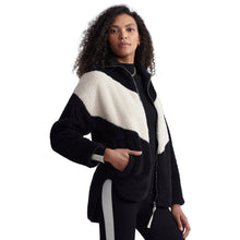 
                        
                          Load image into Gallery viewer, Varley Corson Sherpa Womens Jacket
                        
                       - 3